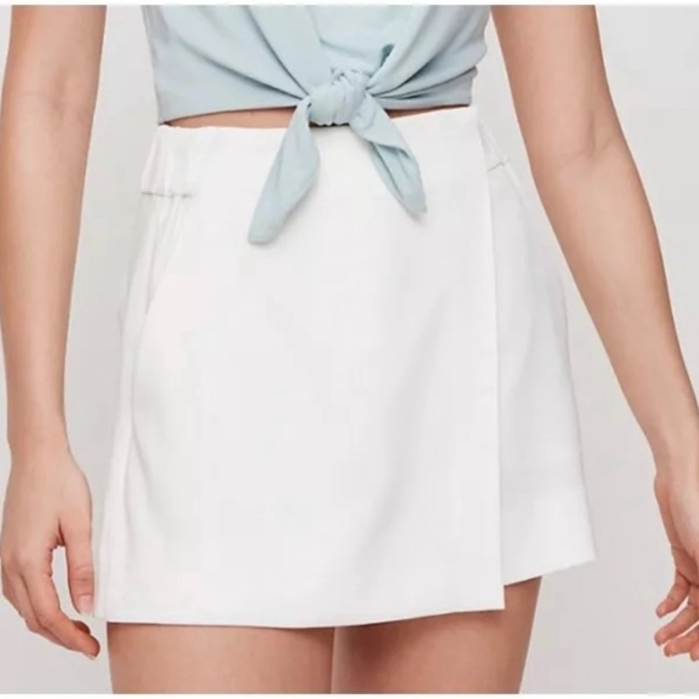 Aritzia Babaton off white Skort
